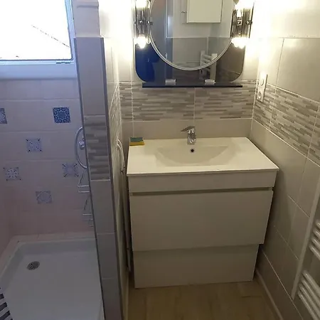 Apartment Petit Cocon Tarbais -wifi-parking Tarbes